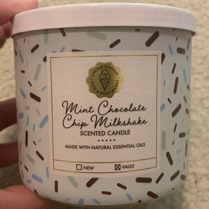 Bath & Body Works Mint Chocolate Chip Milkshake candle (2023)